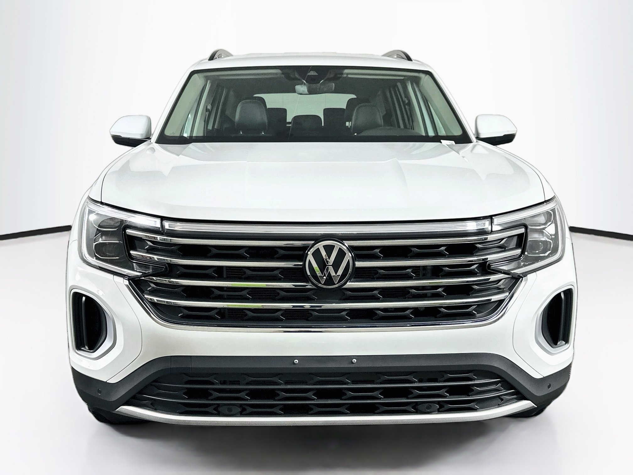 Used 2025 Volkswagen Atlas SE FWD image 2