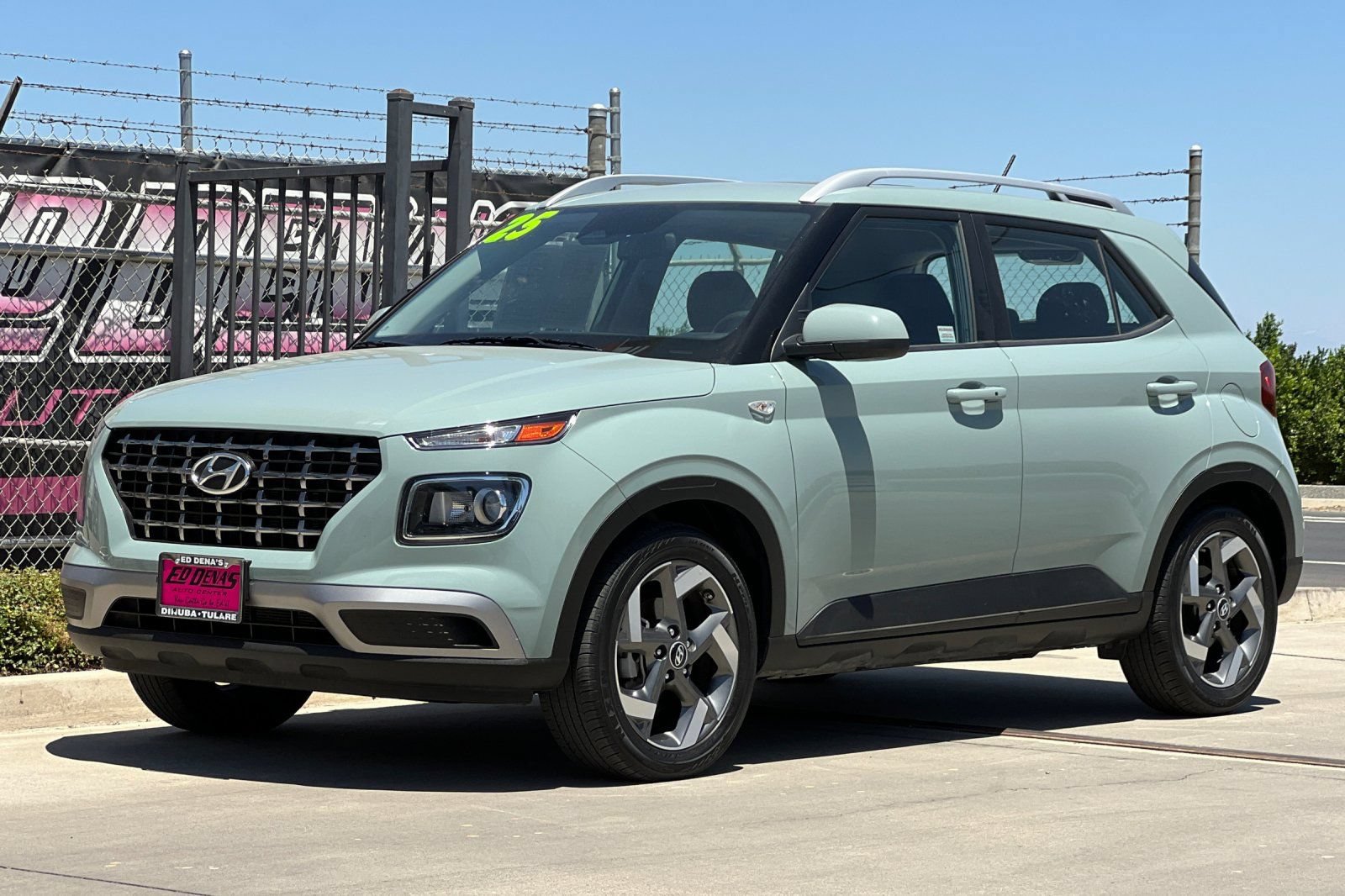 Used 2025 Hyundai Venue SEL FWD image 9