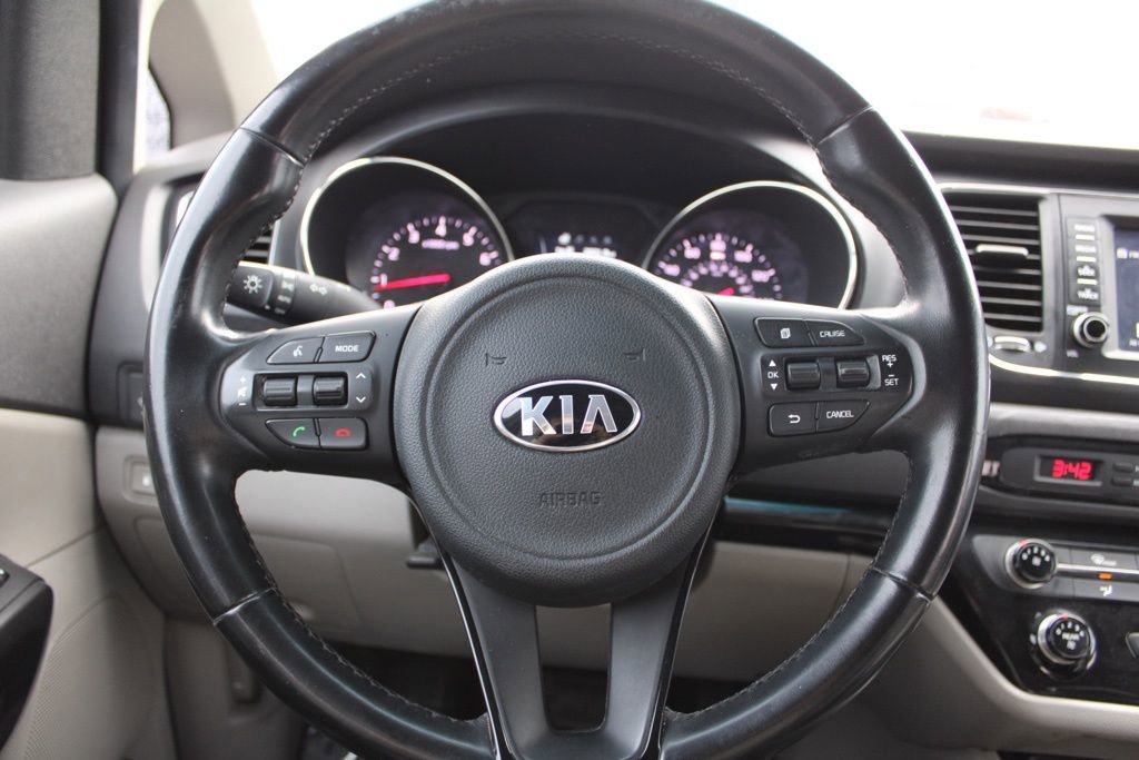 Used 2017 Kia Sedona LX w/ LX Essentials Premium Package image 30