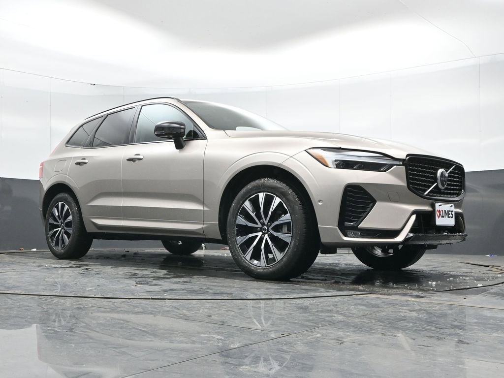 Used 2025 Volvo XC60 B5 Plus image 46