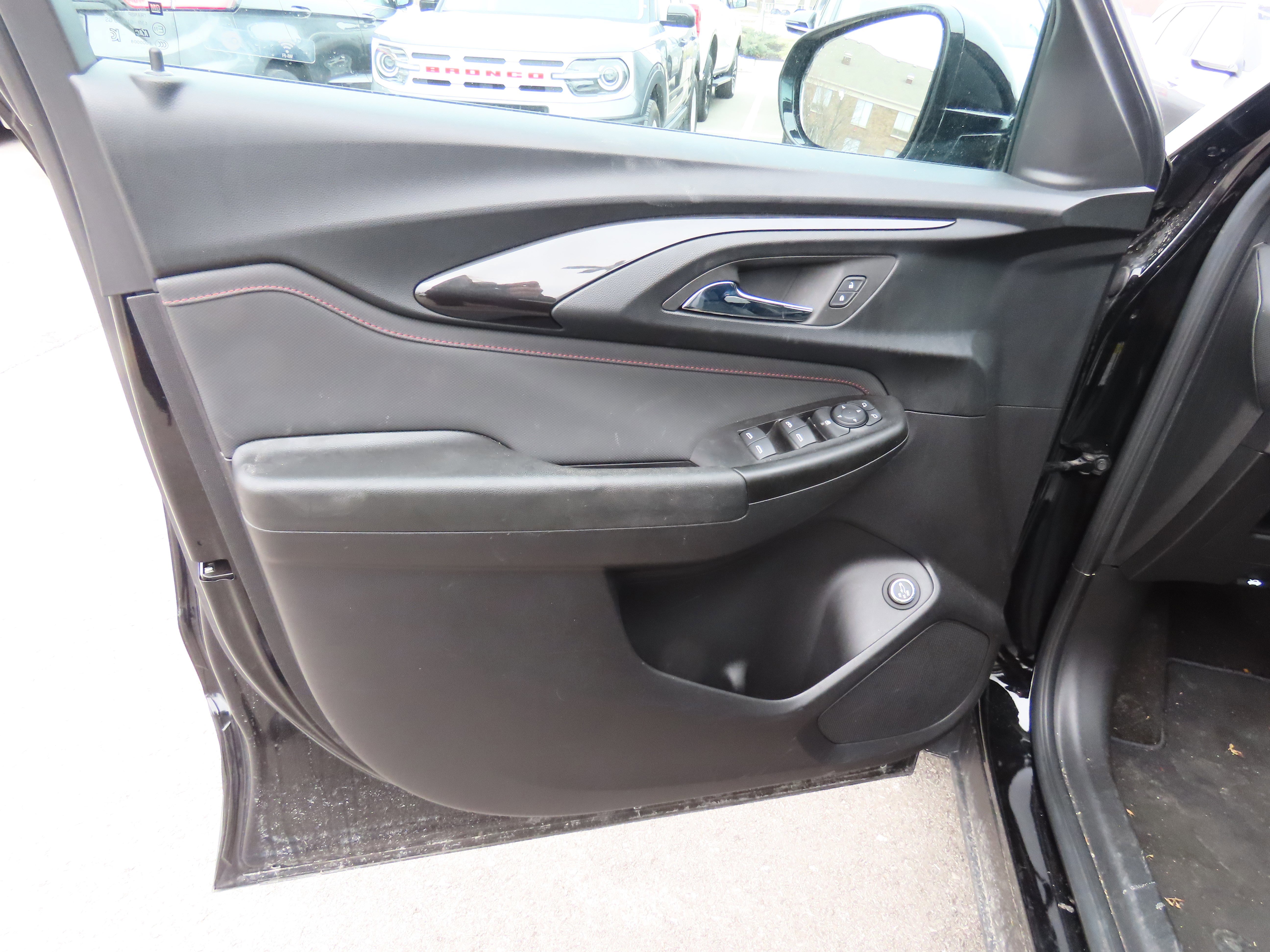 Used 2023 Chevrolet TrailBlazer RS w/ Sun and Liftgate Package AWD/4WD image 22