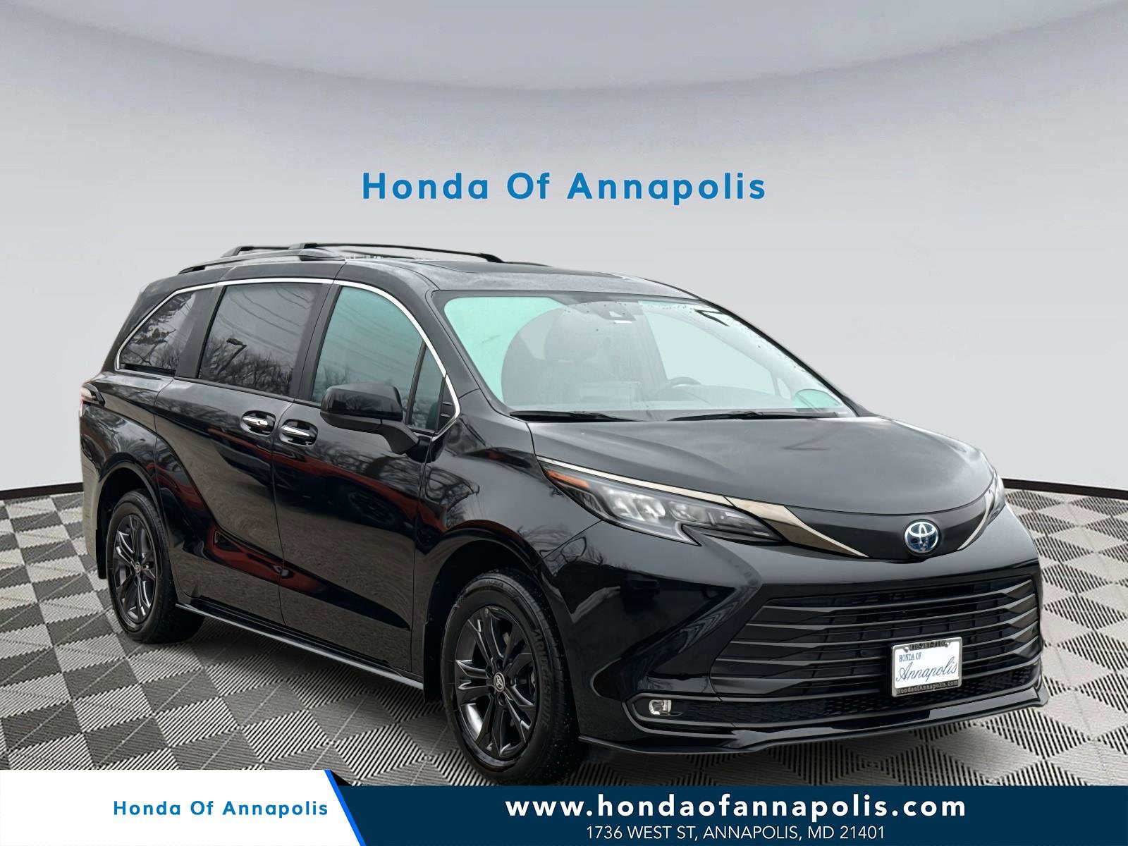 Used 2024 Toyota Sienna XLE Woodland Edition