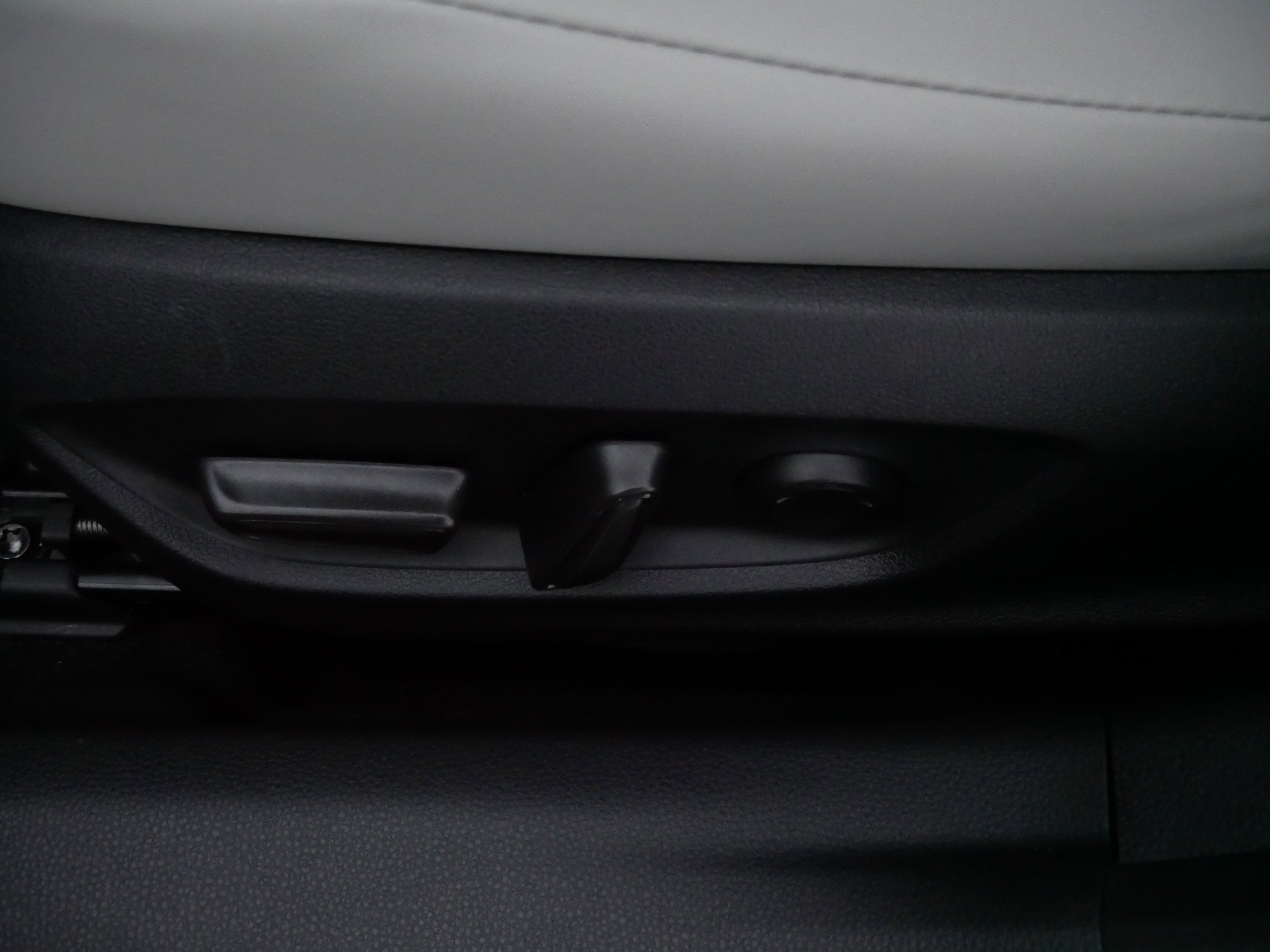 Used 2025 Toyota Prius Limited image 20