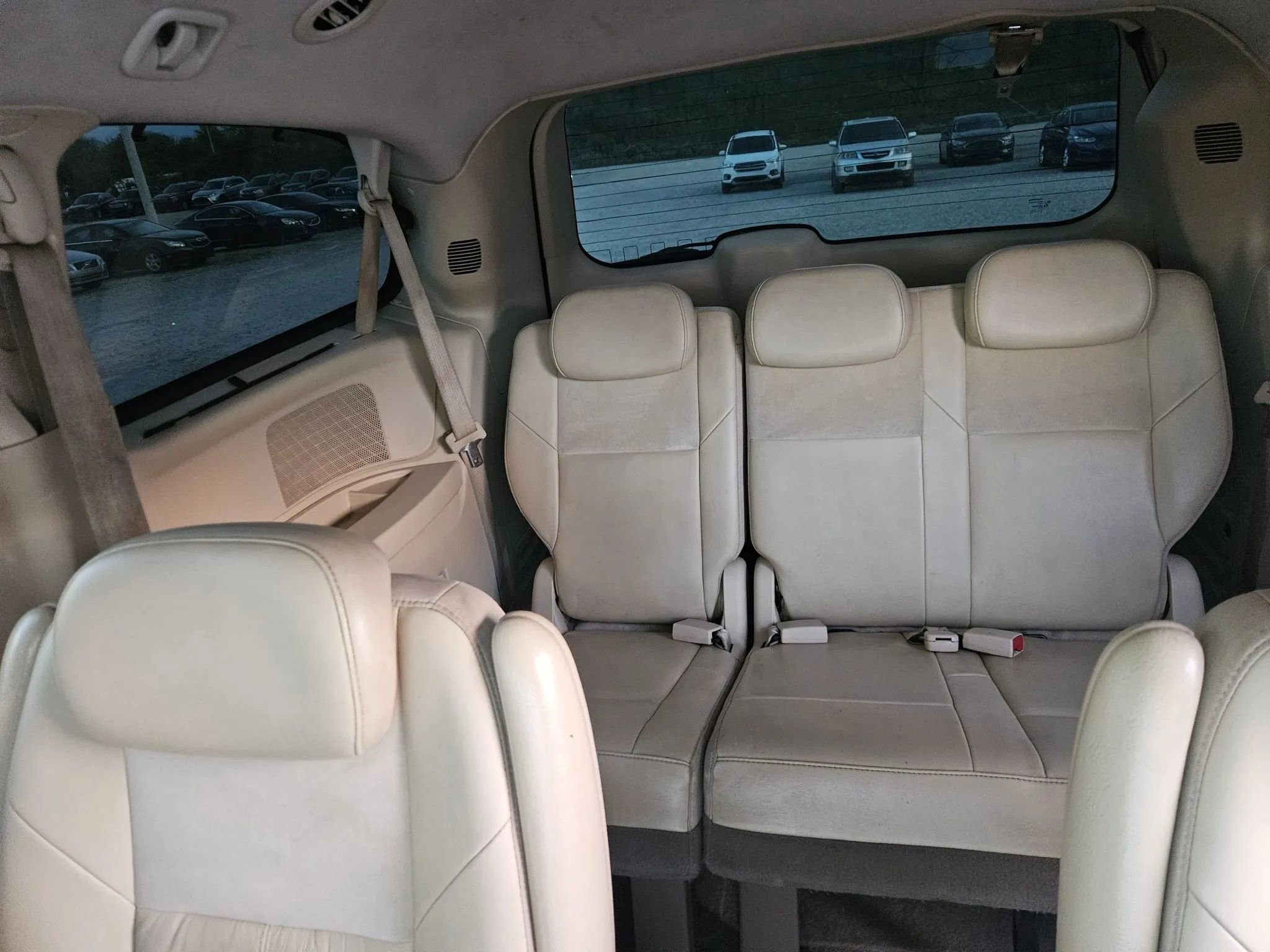 Used 2010 Chrysler Town & Country Limited FWD image 13