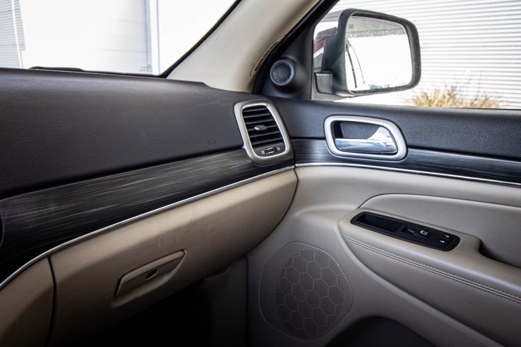 Used 2020 Jeep Grand Cherokee Limited image 30