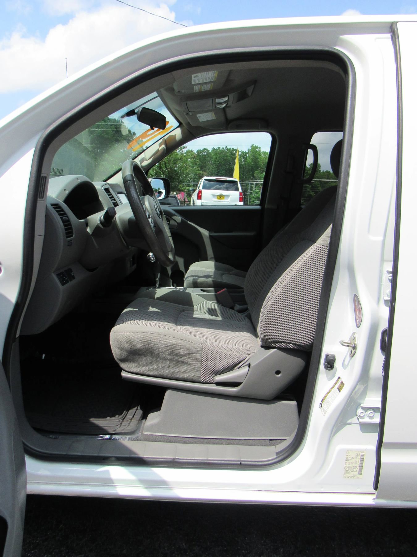 Used 2019 Nissan Frontier SV RWD image 11