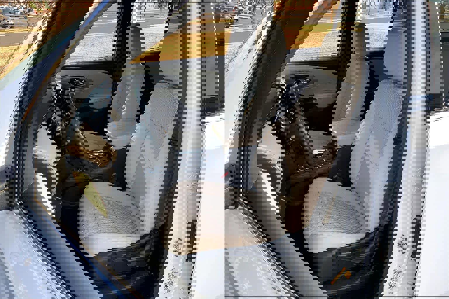 Used 2023 Chevrolet Traverse LS image 7