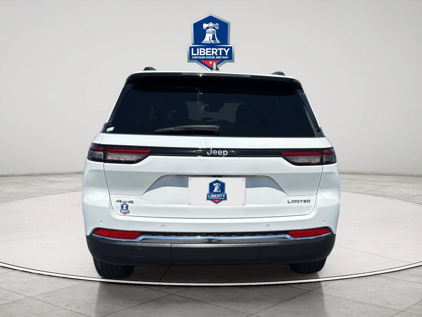 Certified 2023 Jeep Grand Cherokee Limited AWD/4WD image 9