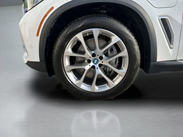 Certified 2022 BMW X5 xDrive45e w/ Executive Package image 25