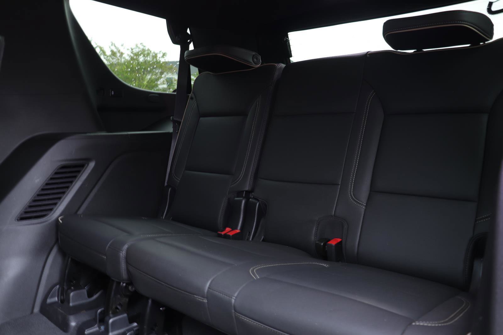 Used 2024 GMC Yukon SLT w/ SLT Luxury Package AWD/4WD image 17