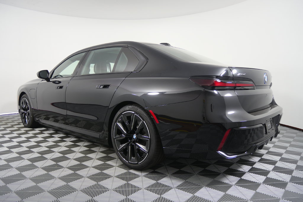 Used 2026 BMW 750e xDrive AWD/4WD image 6