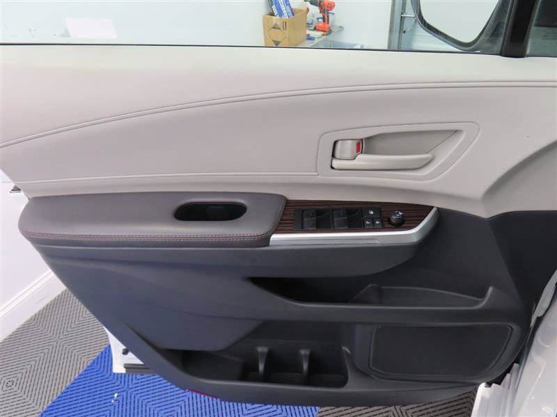 Used 2023 Toyota Sienna LE AWD/4WD image 16