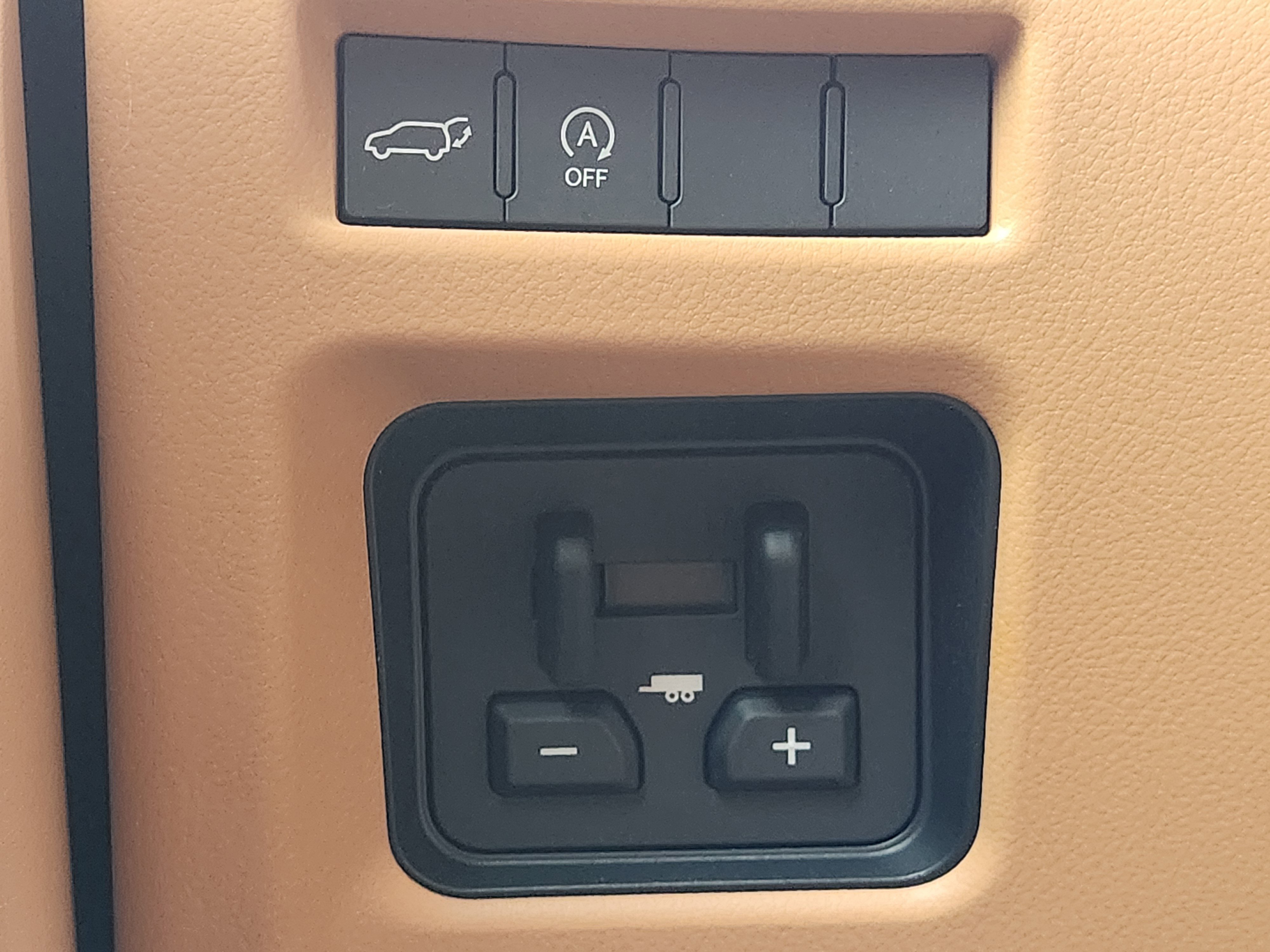 Used 2025 Lexus LX 600 4WD w/ Luxury Package image 25