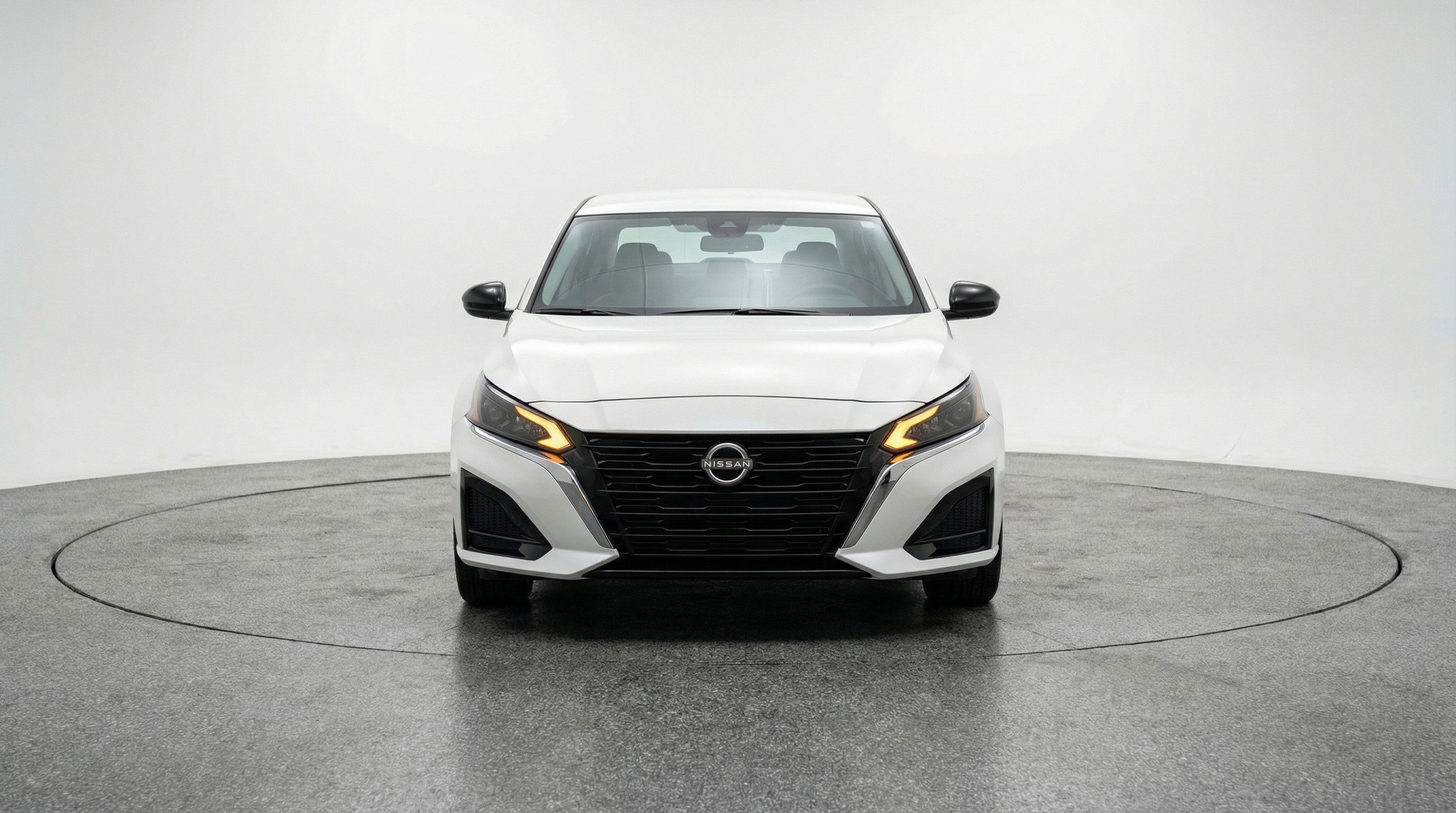 Used 2025 Nissan Altima 2.5 SV image 2