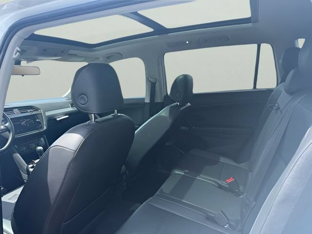 Used 2018 Volkswagen Tiguan SEL AWD/4WD image 11