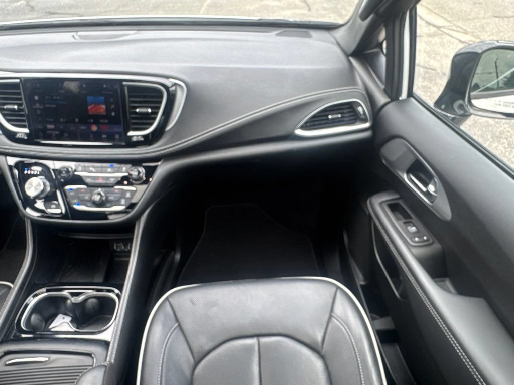 Used 2025 Chrysler Pacifica Limited FWD image 26