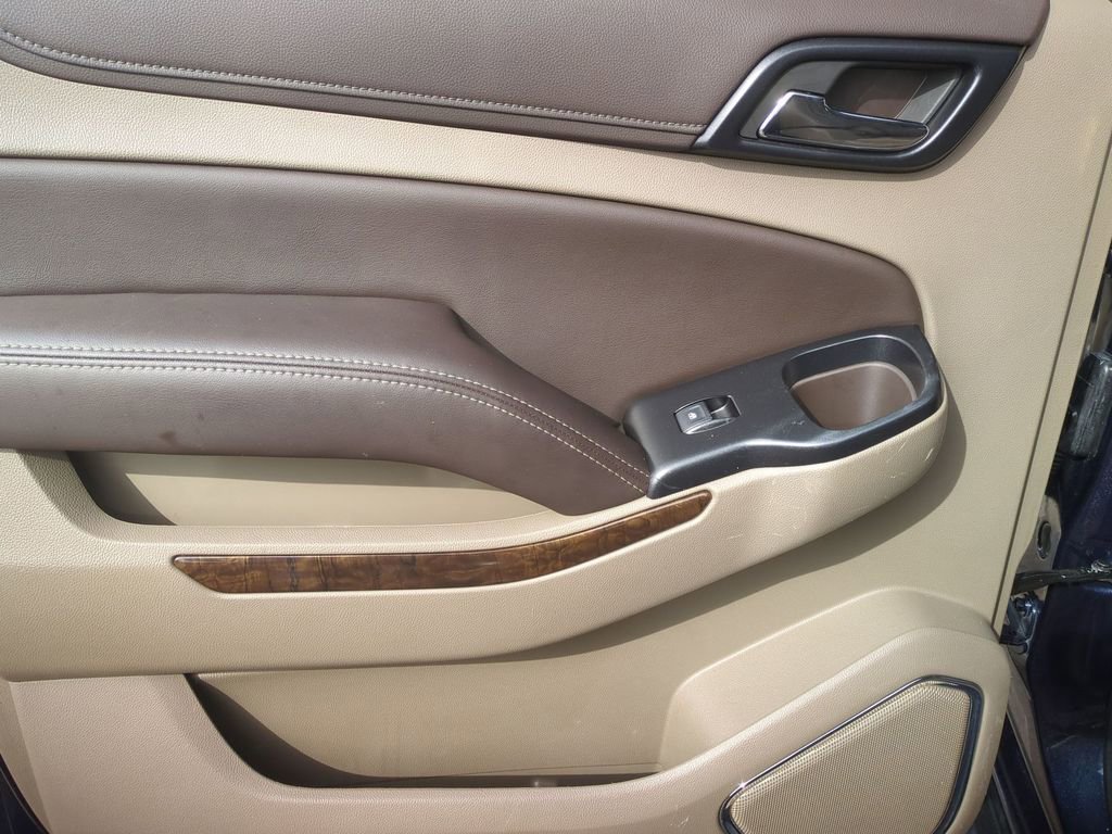 Used 2020 Chevrolet Suburban LT image 25