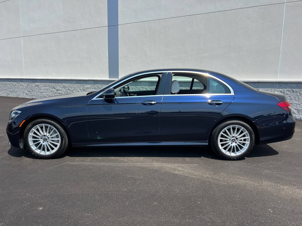 Used 2023 Mercedes-Benz E 350 4MATIC Sedan image 4