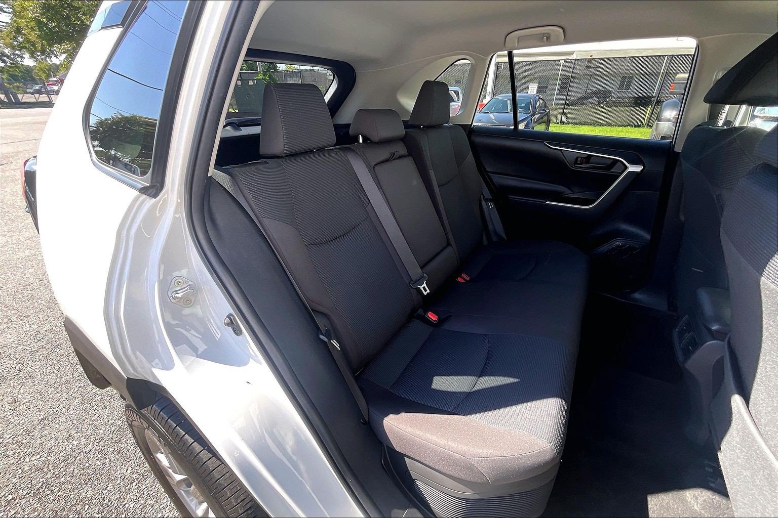 Used 2025 Toyota RAV4 LE AWD/4WD image 31