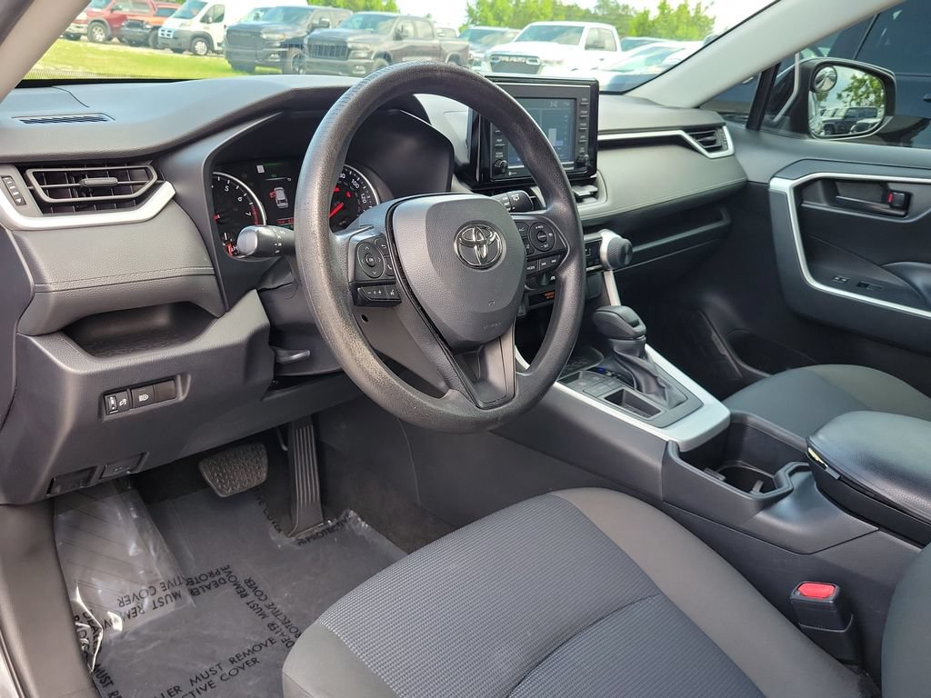 Used 2022 Toyota RAV4 LE FWD image 9