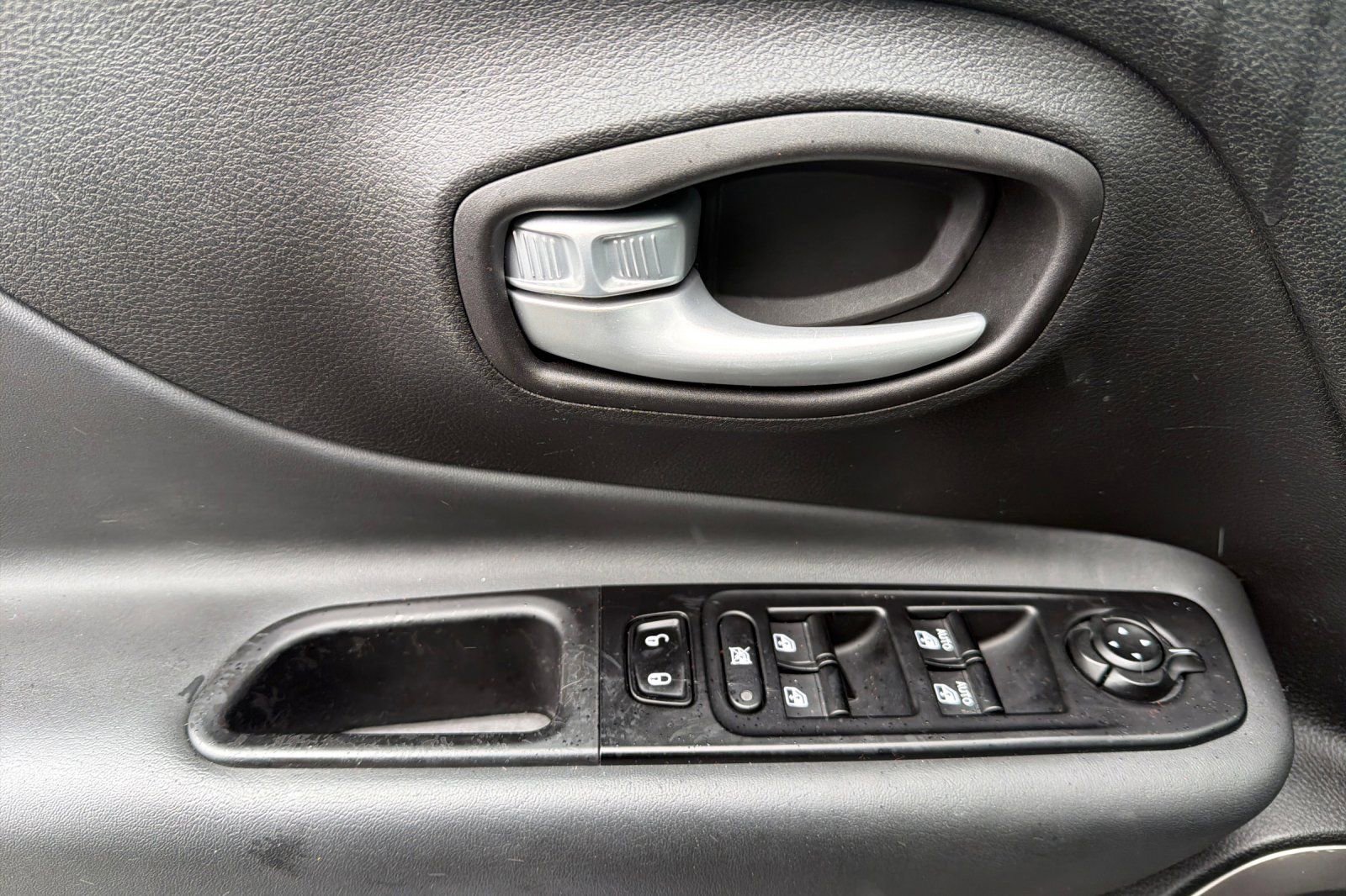 Used 2023 Jeep Renegade Latitude image 8