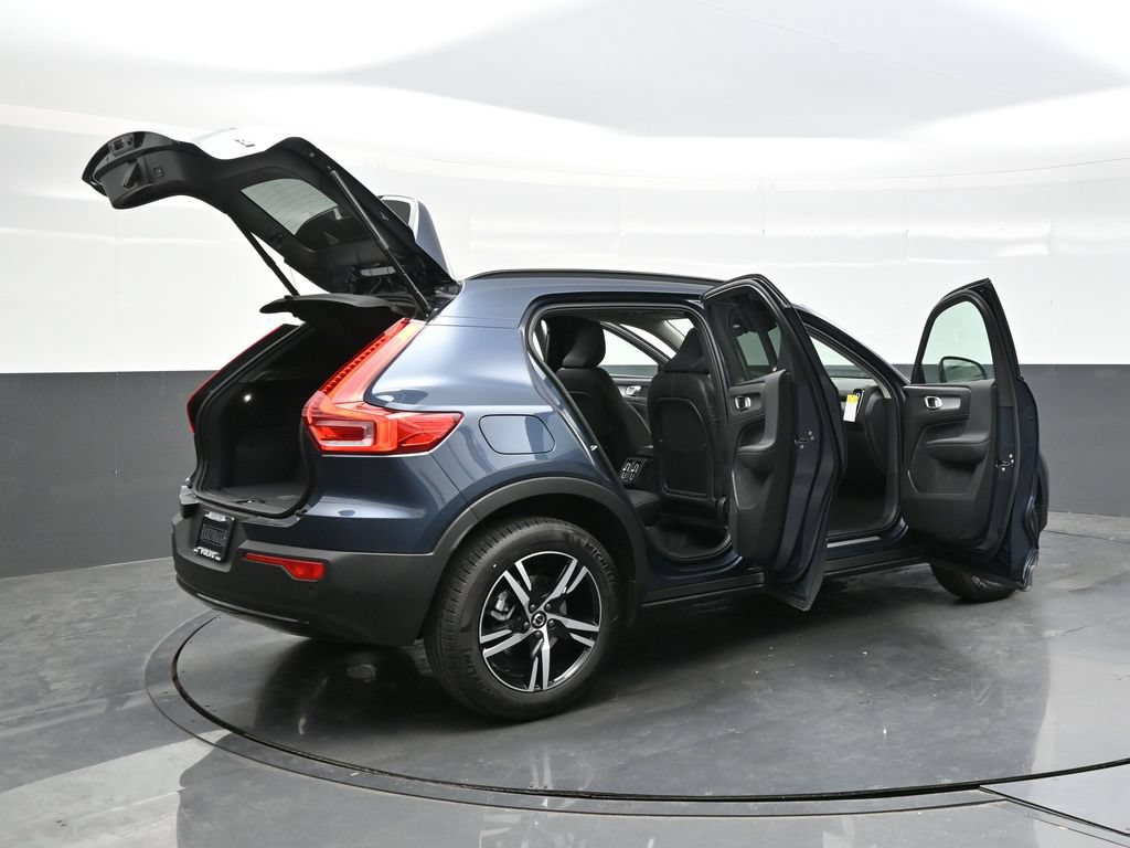 New 2026 Volvo XC40 B5 Core w/ Climate Package AWD/4WD image 43
