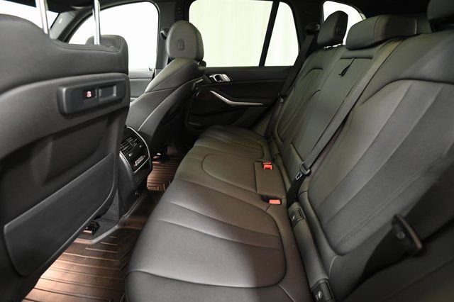 Used 2022 BMW X5 xDrive40i w/ Parking Assistance Package image 9