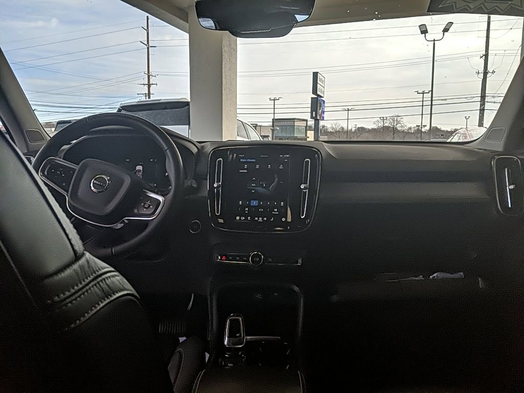 Used 2023 Volvo XC40 B5 Plus w/ Driver Assist Package image 15