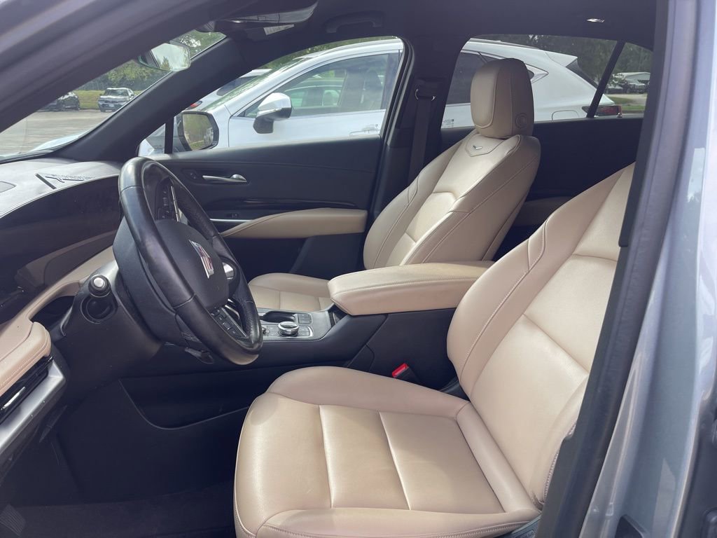 Used 2024 Cadillac XT4 Luxury w/ Cold Weather Package image 7