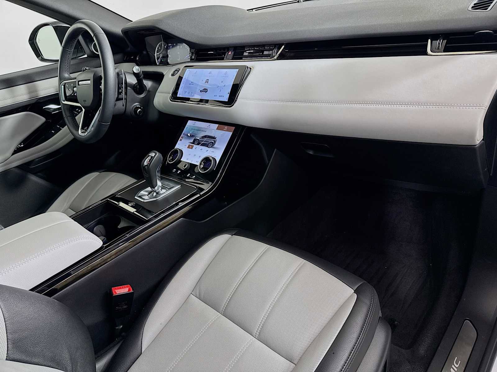 Used 2023 Land Rover Range Rover Evoque R-Dynamic SE image 29