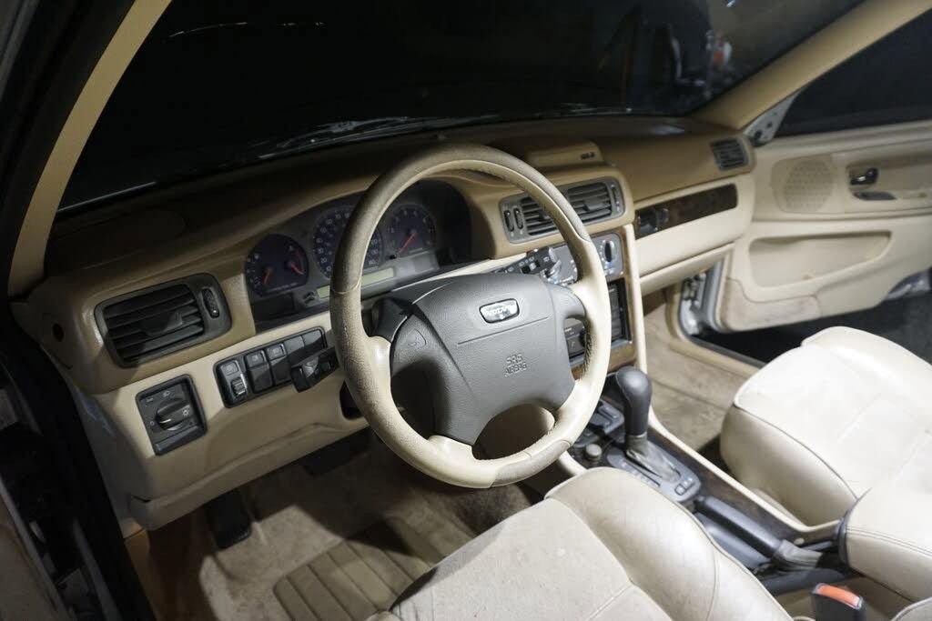 Used 1998 Volvo V70 R AWD/4WD image 10