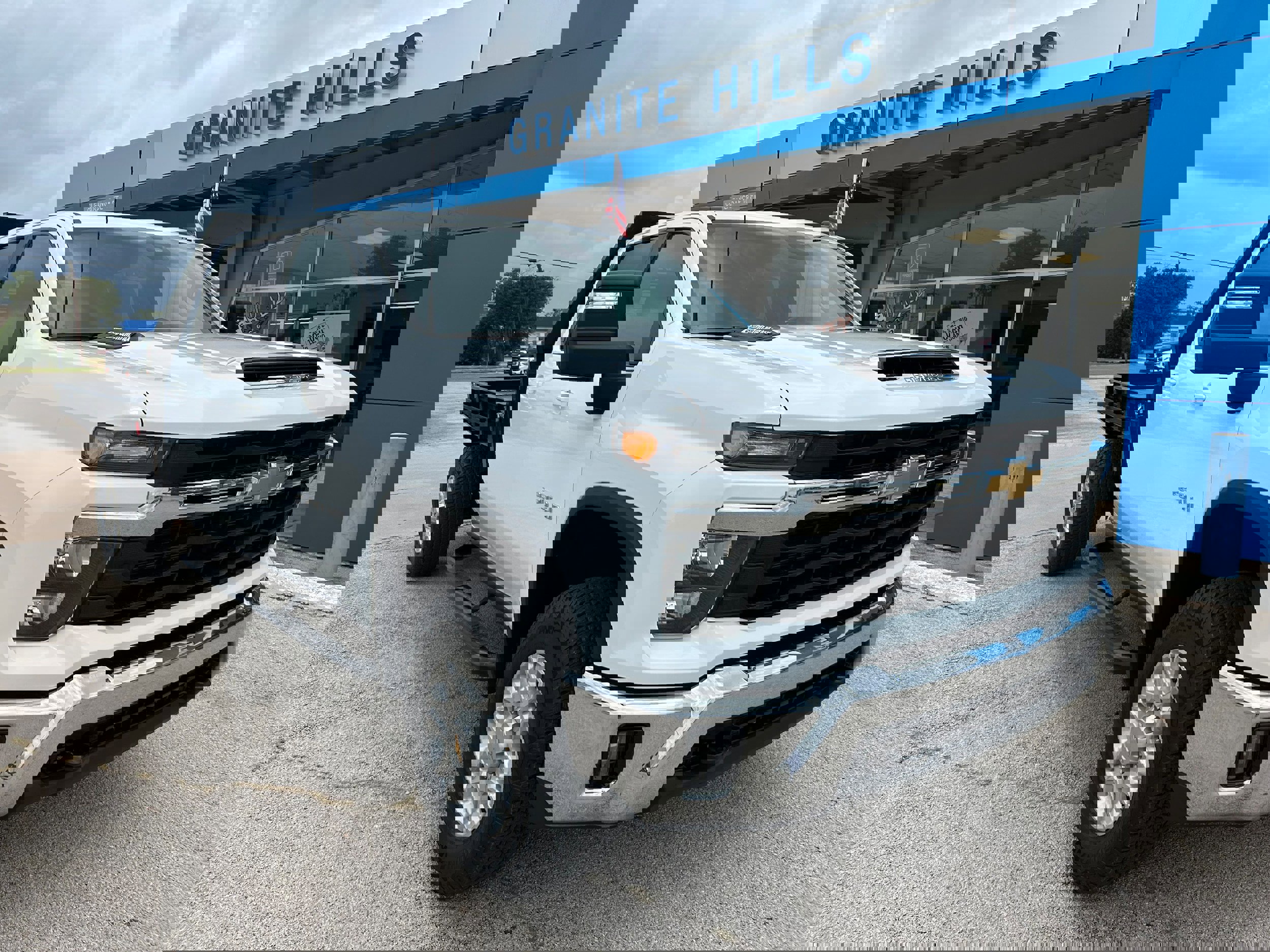 Used 2024 Chevrolet Silverado 2500 LT w/ Convenience Package image 1