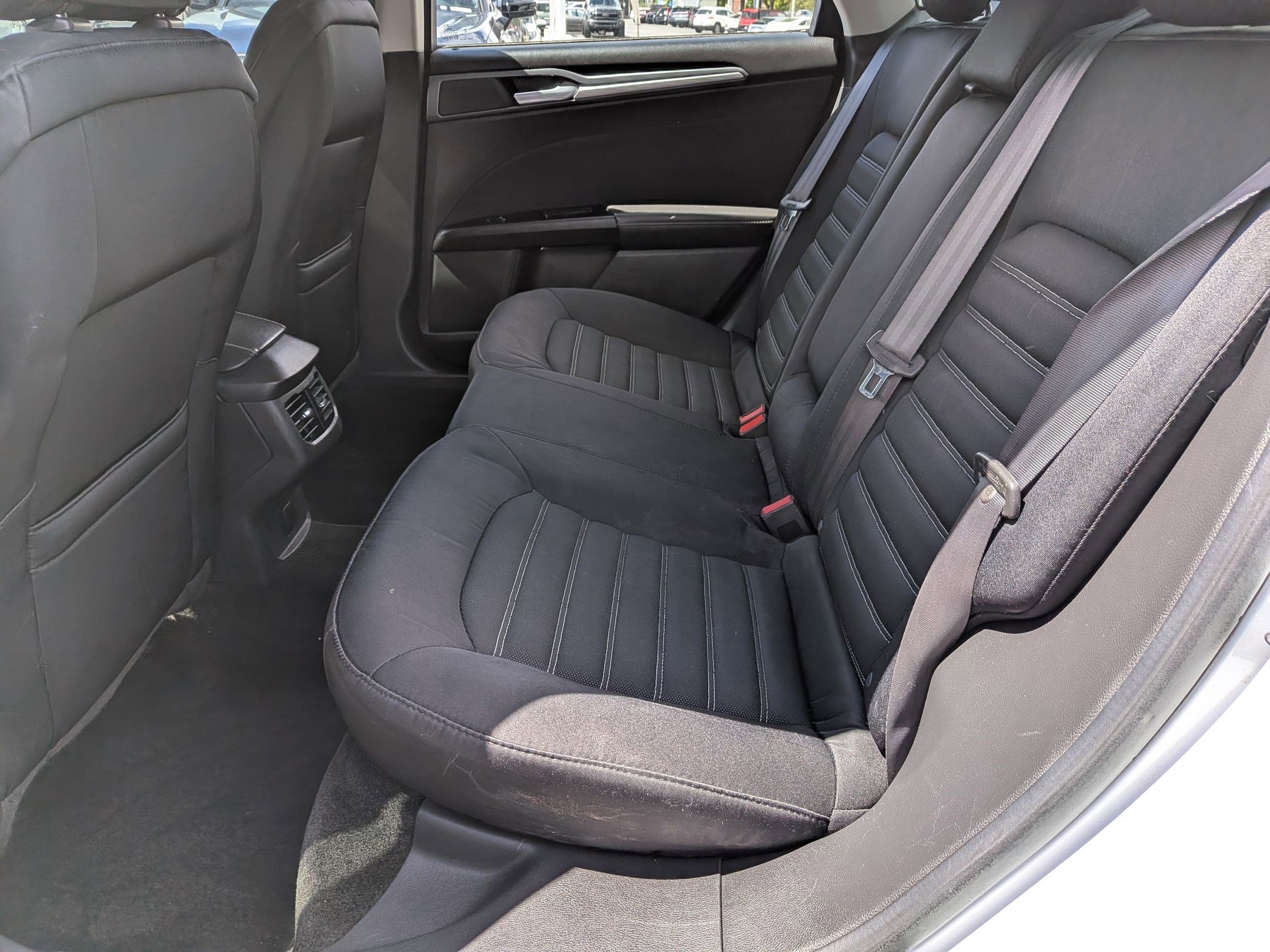 Used 2015 Ford Fusion SE FWD image 28