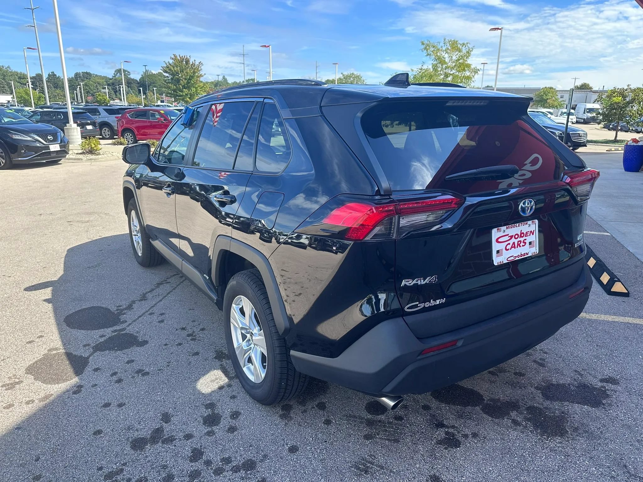 Used 2021 Toyota RAV4 LE AWD/4WD image 8