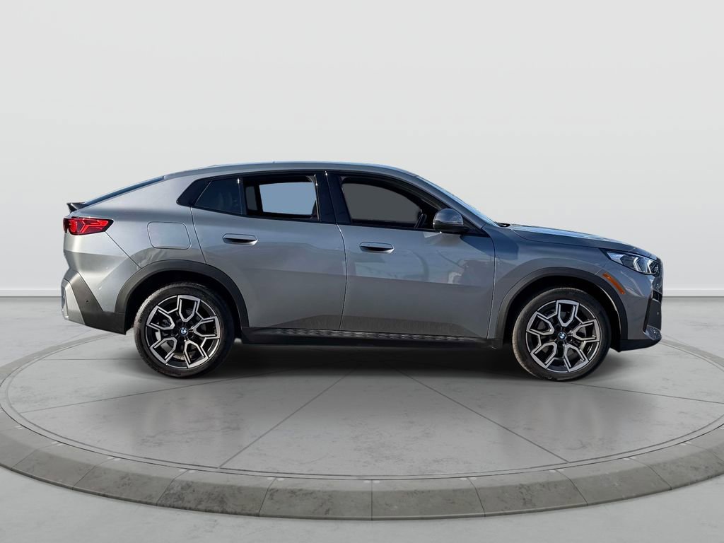 Used 2026 BMW X2 xDrive28i AWD/4WD image 9
