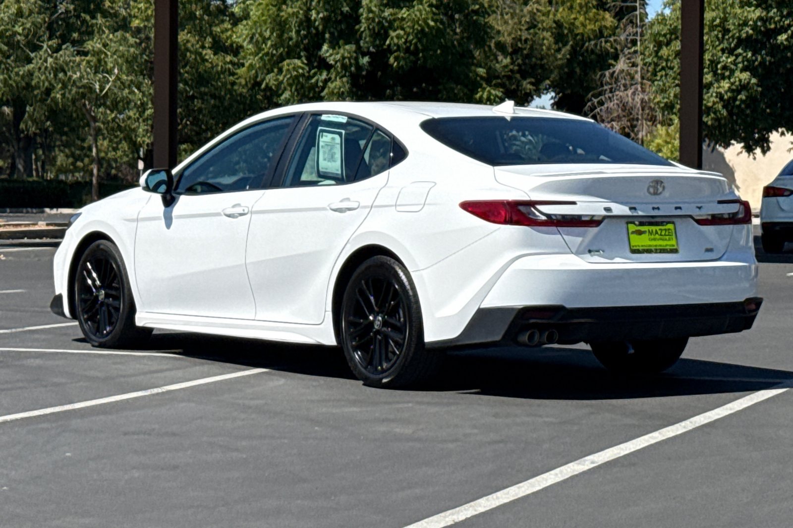 Used 2025 Toyota Camry SE FWD image 3