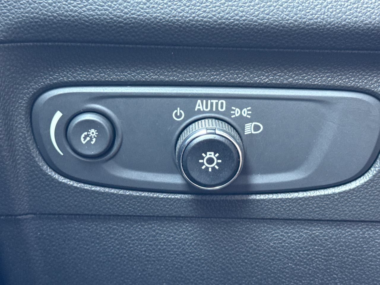 Used 2023 Buick Envision Preferred AWD/4WD image 30