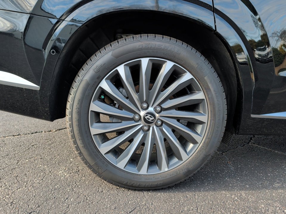 Used 2023 Hyundai Palisade Calligraphy image 23