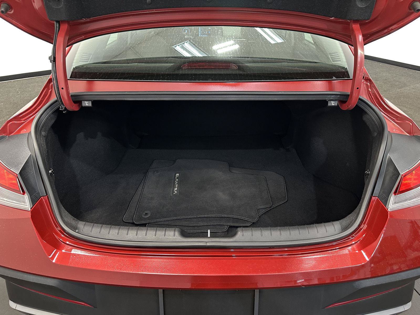 Certified 2024 Hyundai Elantra SEL FWD image 28