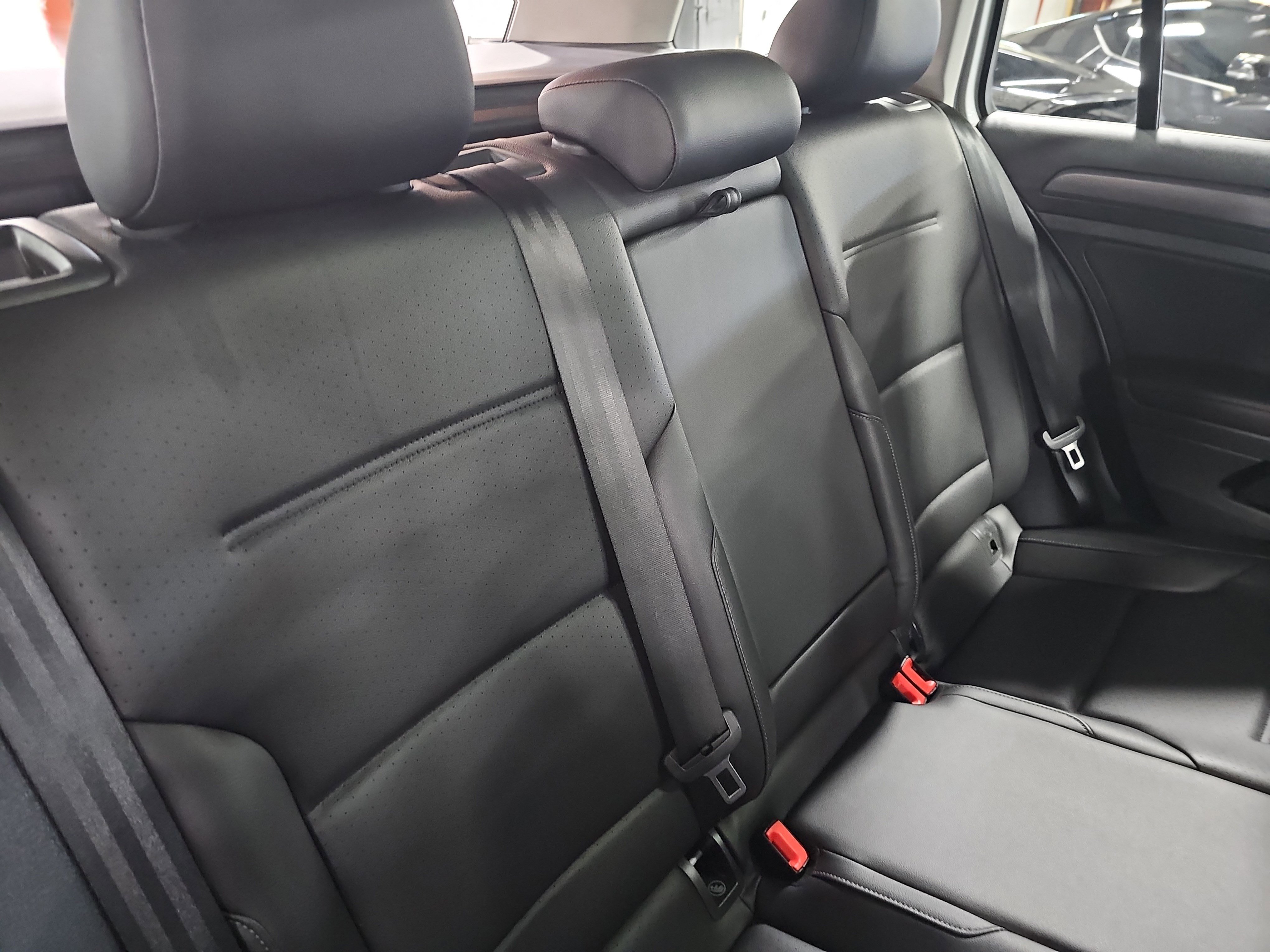 Used 2019 Volkswagen Golf SE FWD image 12