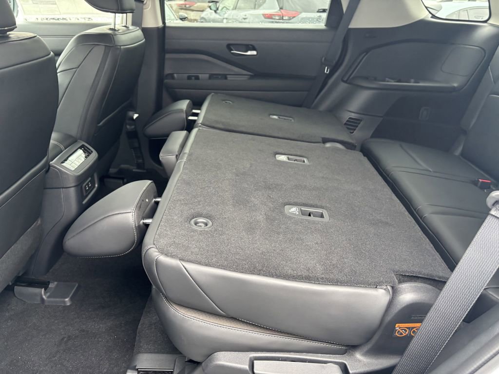 New 2026 Nissan Pathfinder SL image 25
