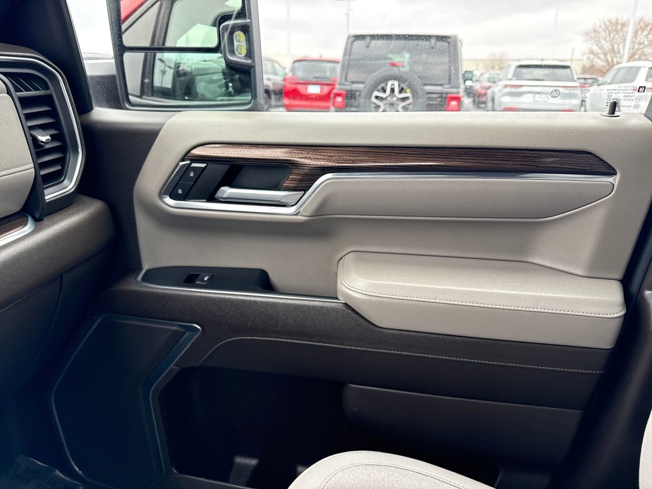 Used 2024 Chevrolet Silverado 1500 LT image 26