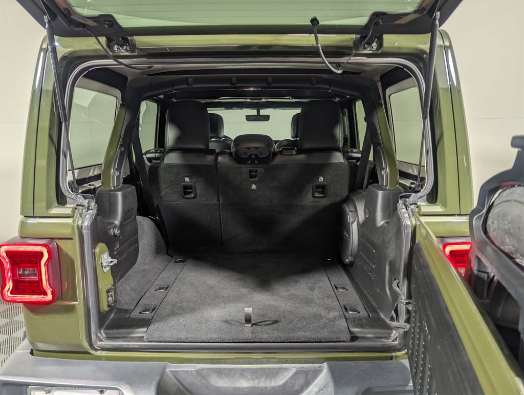 Used 2021 Jeep Wrangler Unlimited Sahara AWD/4WD image 6