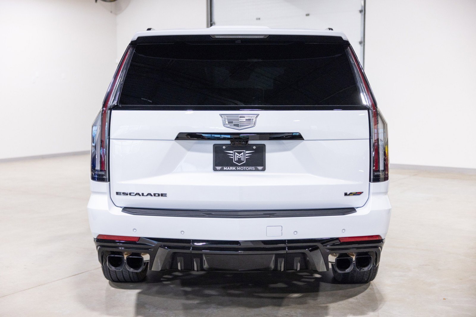 Used 2026 Cadillac Escalade V w/ LPO, ONYX Package AWD/4WD image 8