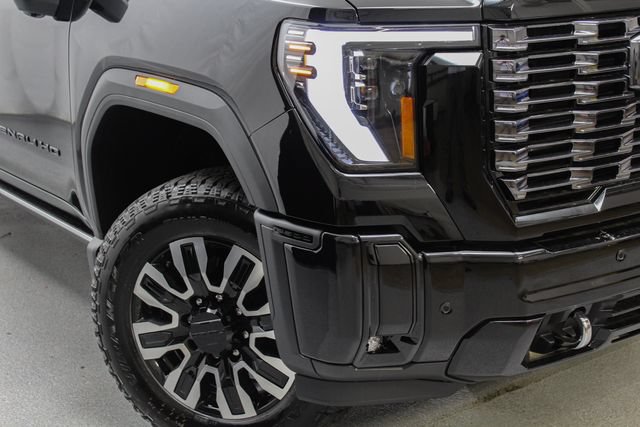 New 2026 GMC Sierra 2500 Denali Ultimate w/ LPO, Black Badging Package AWD/4WD image 2