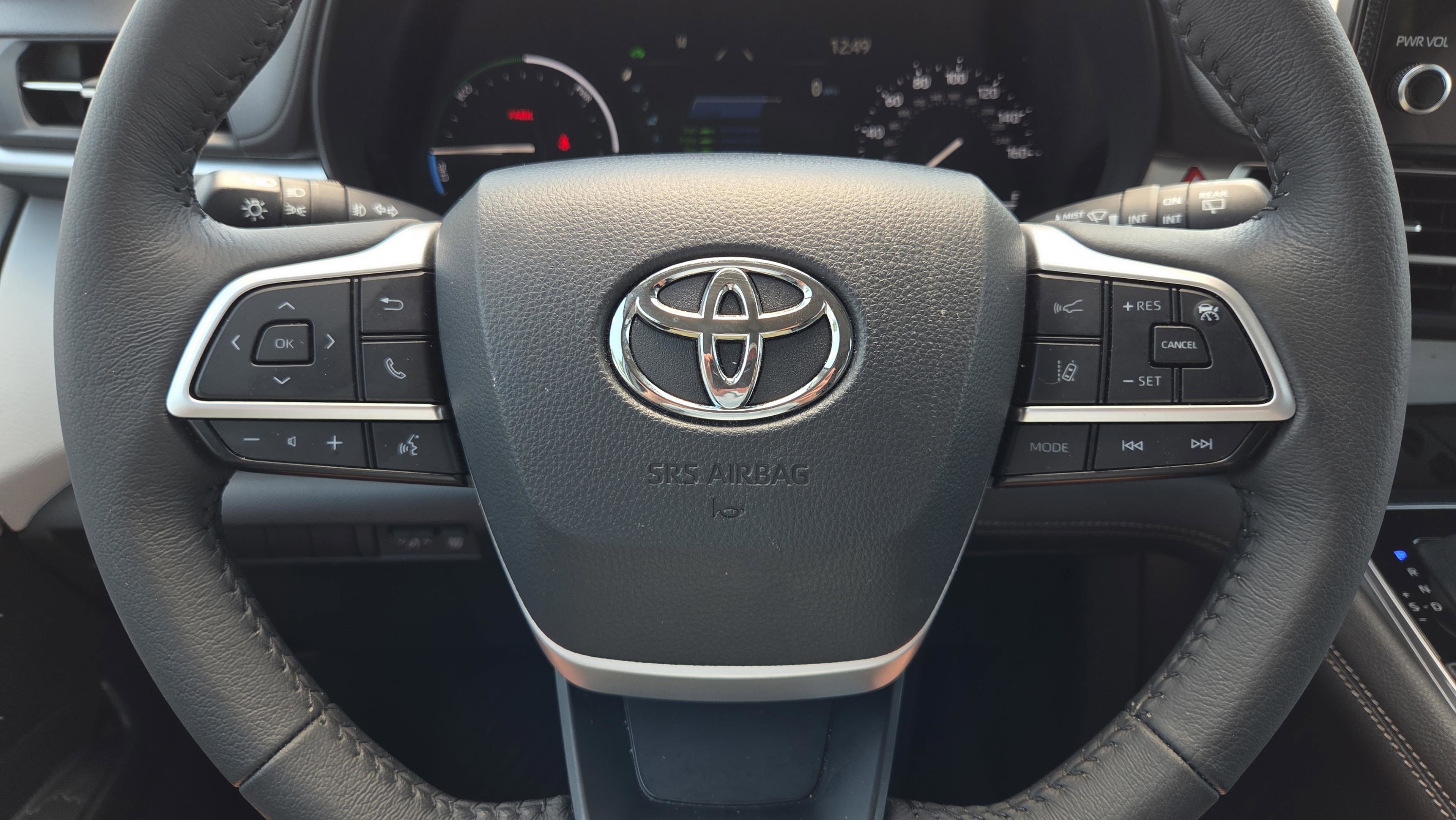 Used 2025 Toyota Sienna XLE image 10