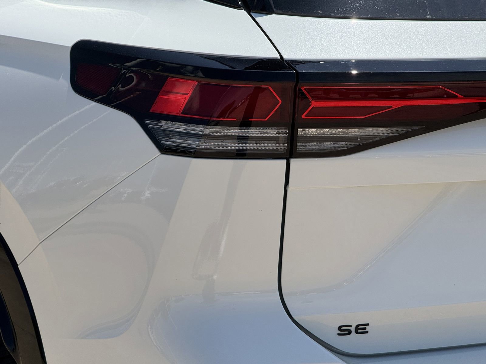 New 2026 Volkswagen Tiguan SE R-Line FWD image 13