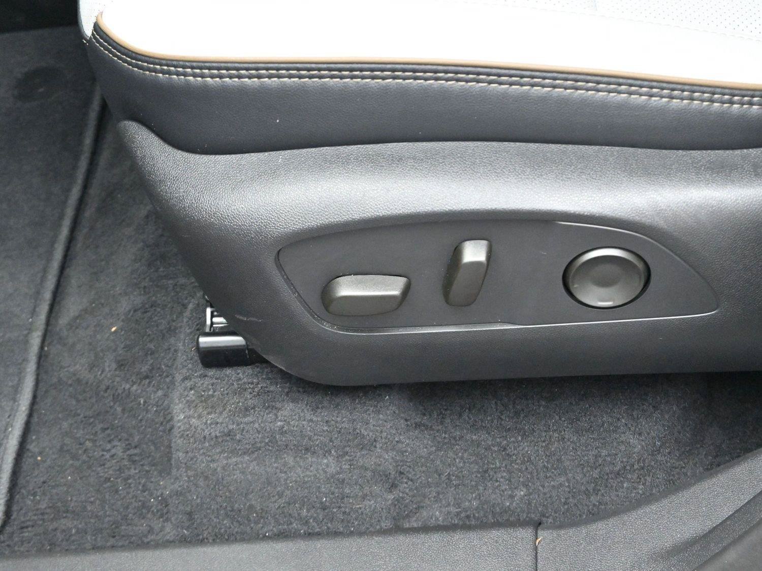 Used 2025 Chevrolet Traverse High Country AWD/4WD image 16