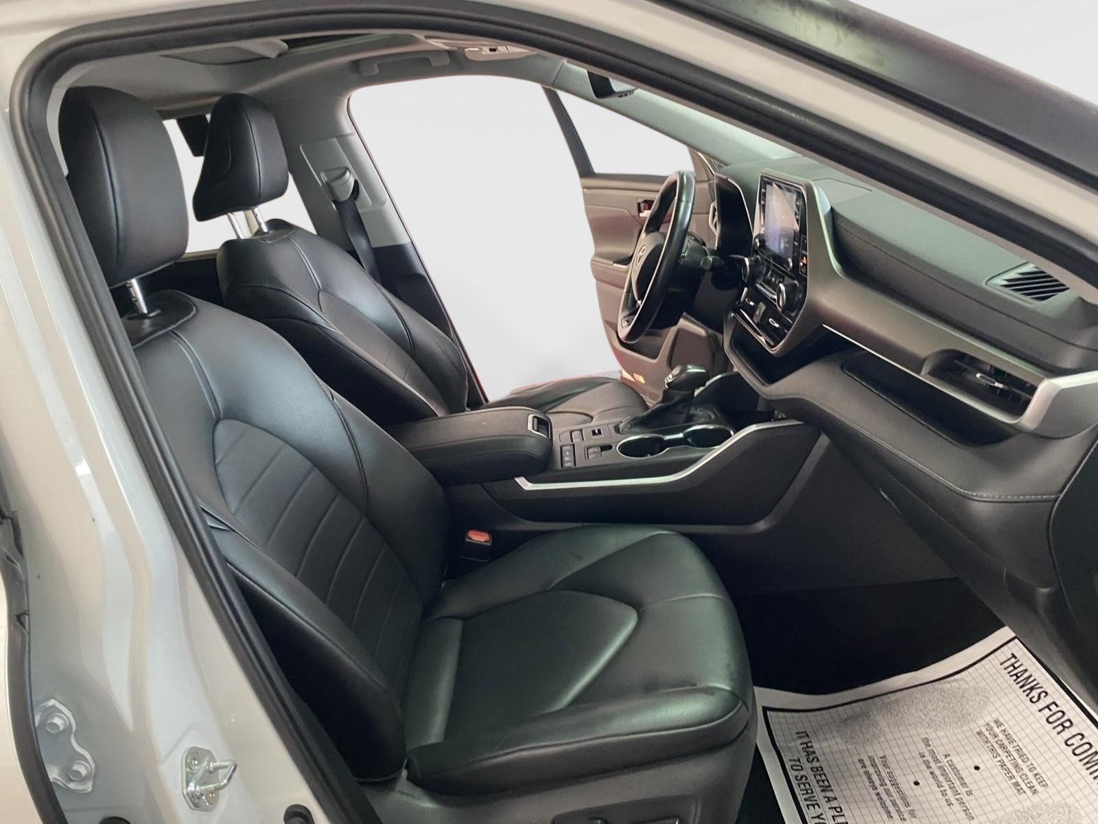 Used 2020 Toyota Highlander XLE AWD/4WD image 8