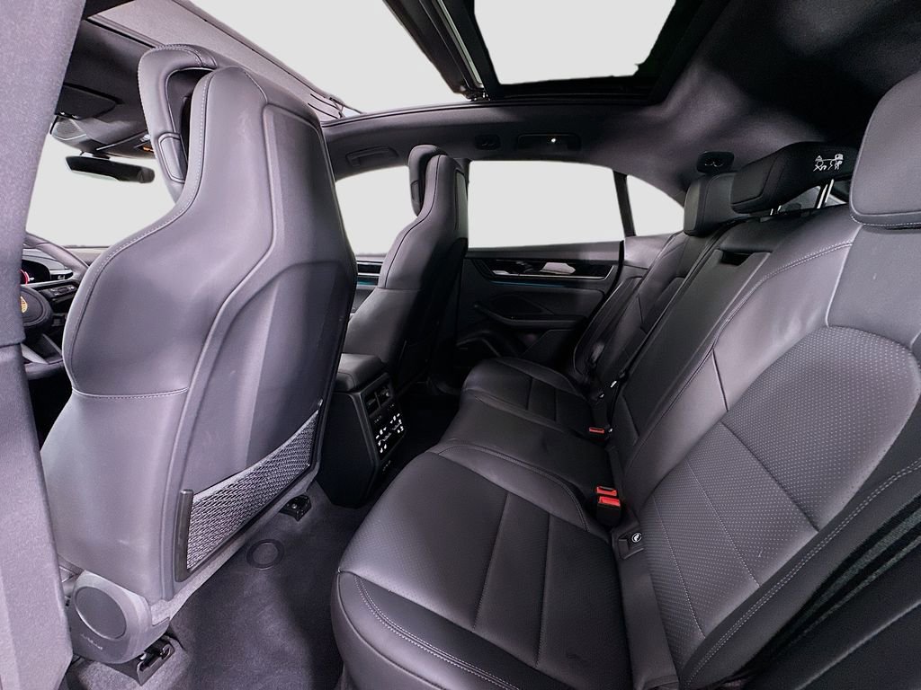 Certified 2025 Porsche Macan Electric image 24